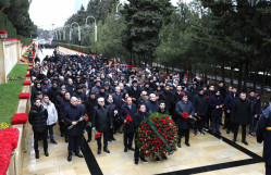 BDU kollektivi Şəhidlər xiyabanını ziyarət edib