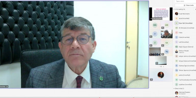 Fizika fakültəsinin məzunu nəzəri fizika üzrə seminar keçirib