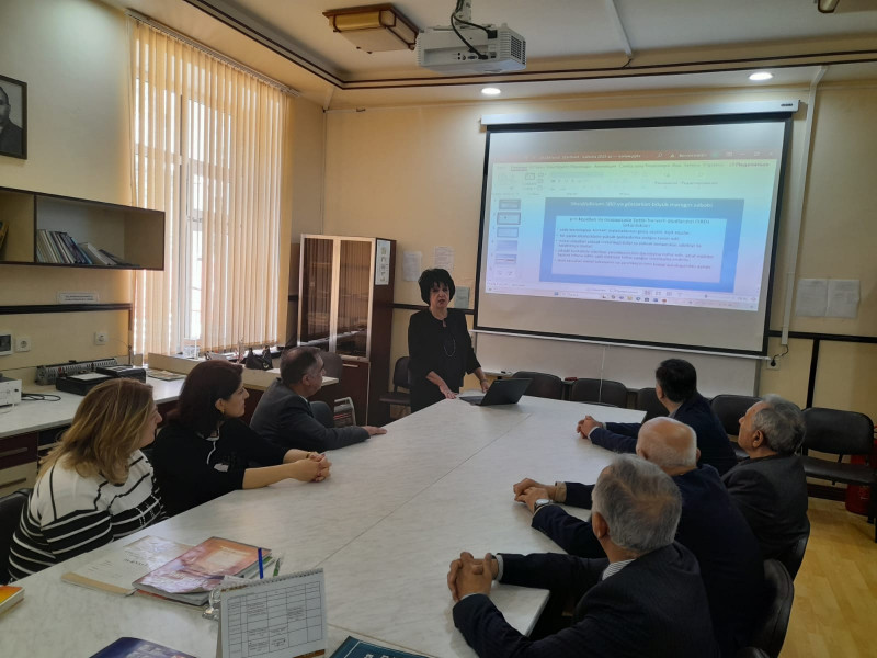 Fiziki elektronika kafedrasının elmi seminarı keçirilib
