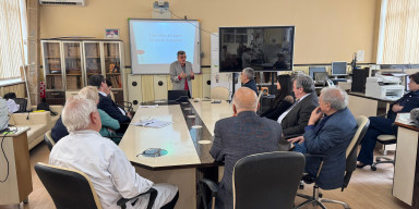 Elmi seminarda Raman spektroskopiyasının xüsusuiyyətləri barədə danışılıb