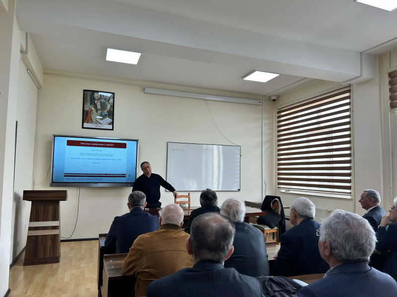 Holoqrafik kvant xromodinamikasında tenzor mezonların qarşılıqlı təsir sabitləri mövzusunda elmi seminar