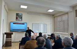 Holoqrafik kvant xromodinamikasında tenzor mezonların qarşılıqlı təsir sabitləri mövzusunda elmi seminar