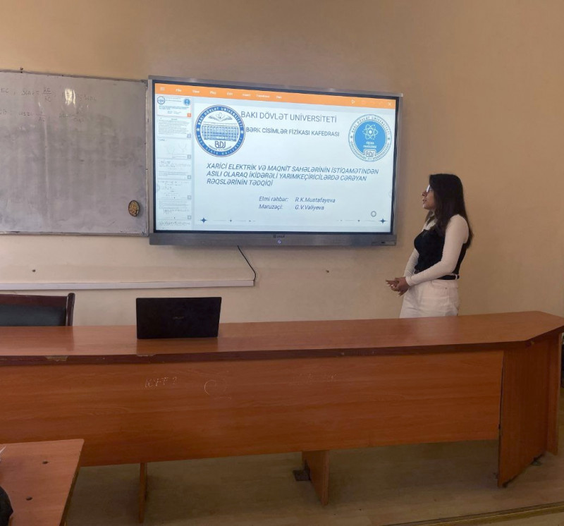 Fizika fakültəsində magistrantların elmi seminarı keçirilib