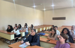 Fizika fakültəsində magistrantların elmi seminarı keçirilib