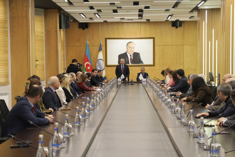 Ölkənin birinci bankı və birinci universiteti arasında memorandum imzalandı