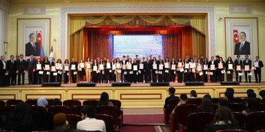 BDU-nun tələbələri təltif olunublar