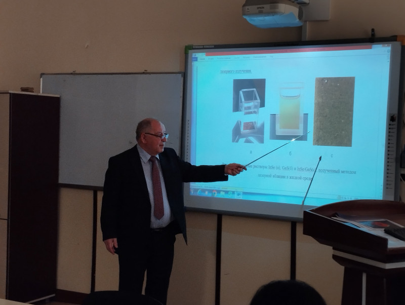 Yarımkeçiricilər fizikası kafedrasının elmi seminarı keçirilib