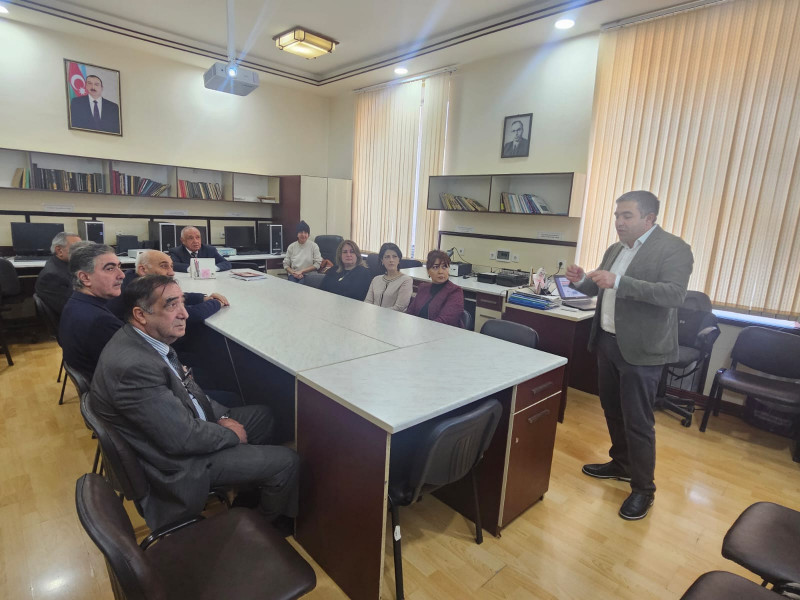 Elmi seminarda maye kristalların yeni nəsli barədə danışılıb