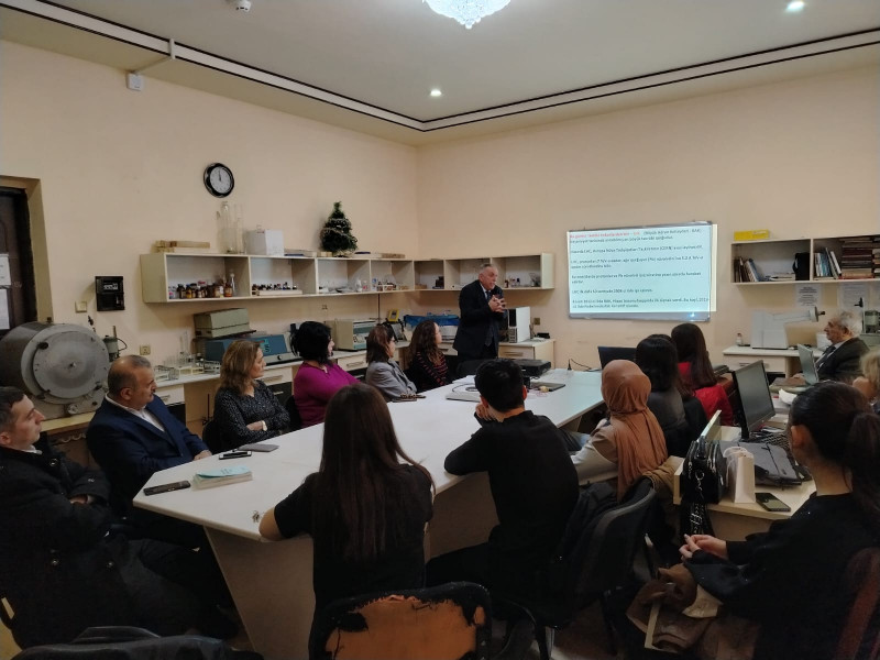 Maddə quruluşu kafedrasının elmi seminarı keçirilib