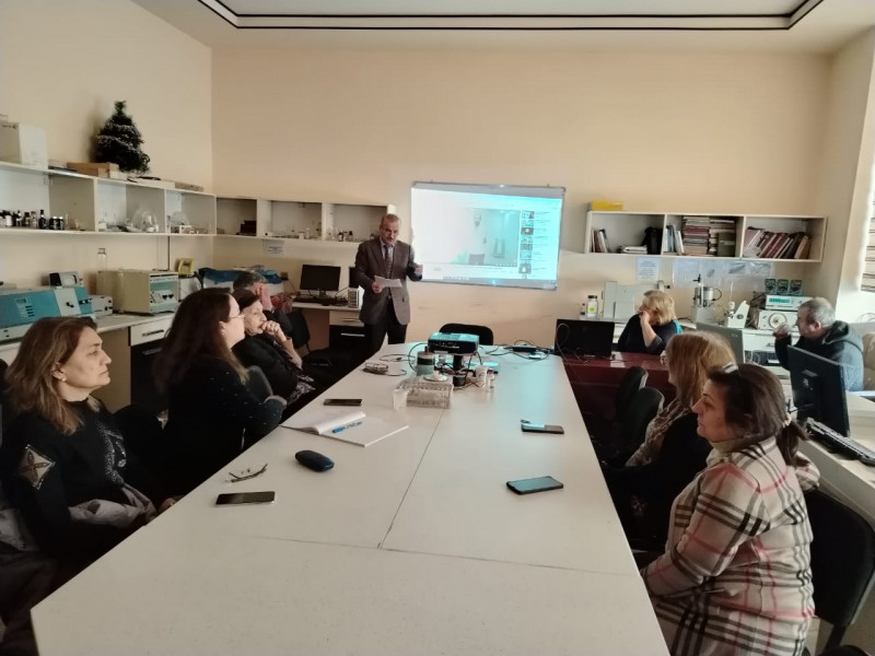 Elmi seminarda maqnit-rezonans tomoqrafiyasının fiziki əsasları müzakirə olunub