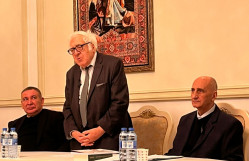 Türkoloji Qurultayın 100-cü ildönümünə həsr olunmuş dəirmi masa