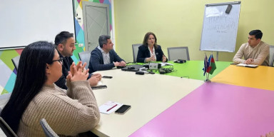 Mediada Azərbaycan dilinin qorunması ARB24 telekanalında müzakirə olunub