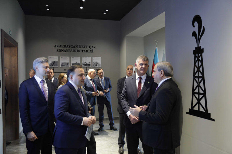 bp-nin regional prezidenti Cio Kristofoli BDU-nun Faydalı qazıntılar muzeyinin fəaliyyəti ilə tanış olub