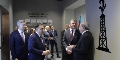 bp-nin regional prezidenti Cio Kristofoli BDU-nun Faydalı qazıntılar muzeyinin fəaliyyəti ilə tanış olub