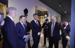 bp-nin regional prezidenti Cio Kristofoli BDU-nun Faydalı qazıntılar muzeyinin fəaliyyəti ilə tanış olub