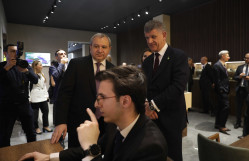 bp-nin regional prezidenti Cio Kristofoli BDU-nun Faydalı qazıntılar muzeyinin fəaliyyəti ilə tanış olub