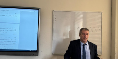 BDU-da ikinci tərtib hiperbolik tənliklərə dair araşdırmalar davam etdirilir