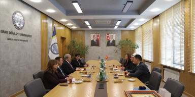 Qırğızıstanın Yusif Balasaqunlu adına Qırğız Milli Universitetinin rektorunun rəhbərlik etdiyi nümayəndə heyəti BDU-da