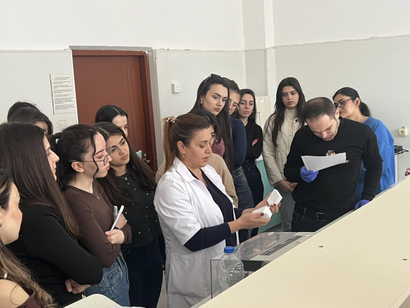 BDU tələbələri Genetik Ehtiyatlar İnstitutunda istehsalat təcrübəsində