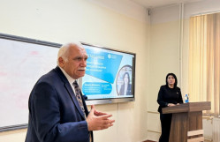 BDU-da müasir Azərbaycan ədəbiyyatının əsas tendensiyaları müzakirə olunub