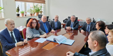 Riyazi fizika tənlikləri kafedrasında növbəti elmi seminar keçirilmişdir. Seminarda