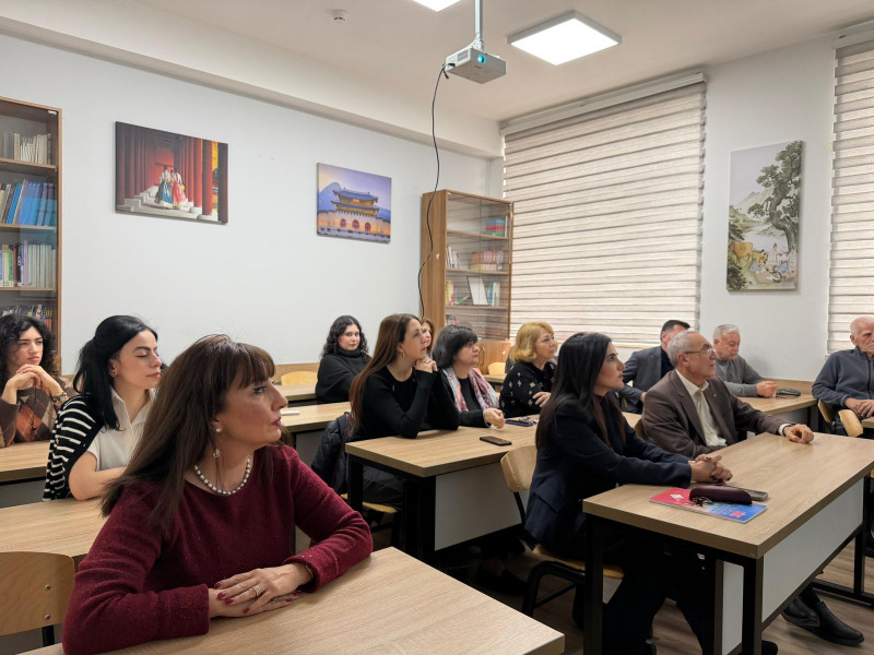 BDU-da elmi seminar: “Fars dilində rəng adlarının morfoloji quruluş modelləri”