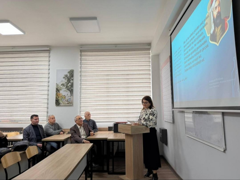 Orta Şərq dilləri və ədəbiyyatı kafedrasının müəllimi Leyla Məmmədovanın "Fars dilində rəng bildirən leksikanın morfoloji quruluş modelləri" mövzusunda elmi seminarı keçirilib