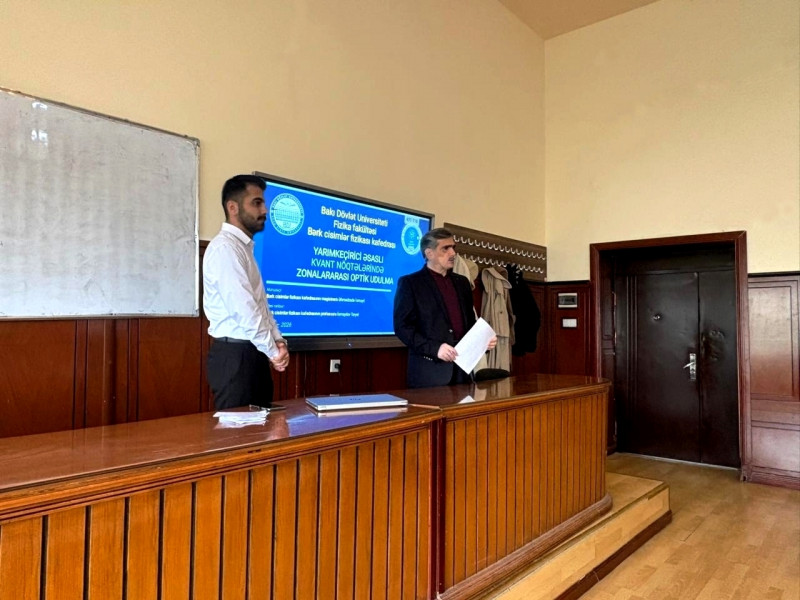 Bərk cisimlər fizikası kafedrasının seminarında magistrant elmi məruzə ilə çıxış edib