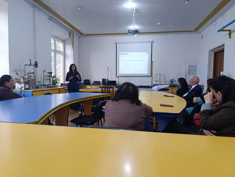 Optika və molekulyar fizika kafedrasının elmi seminarı keçirilib