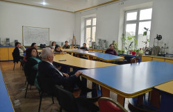 Optika və molekulyar fizika kafedrasının elmi seminarı keçirilib