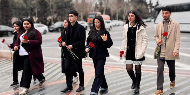 Bakı Dövlət Universitetinin Geologiya fakültəsinin “BDU könüllüləri” təşkilatı və Tələbə Həmkarlar İttifaqı Komitəsinin  birgə təşkilatçılığı ilə Xocalı soyqırımının 34-cü ildönümü münasibətilə “Ana harayı” abidəsinə ziyarət həyata keçirilib.
