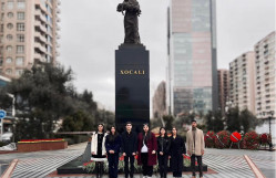 Bakı Dövlət Universitetinin Geologiya fakültəsinin “BDU könüllüləri” təşkilatı və Tələbə Həmkarlar İttifaqı Komitəsinin  birgə təşkilatçılığı ilə Xocalı soyqırımının 34-cü ildönümü münasibətilə “Ana harayı” abidəsinə ziyarət həyata keçirilib.