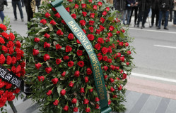 BDU kollektivi “Ana harayı” abidəsini ziyarət edib