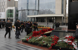 BDU kollektivi “Ana harayı” abidəsini ziyarət edib