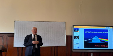 BDU-nun professoru Niftalı Qocayevin ustad dərsi