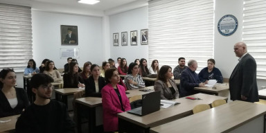 Elm Gününə həsr olunmuş növbəti elmi seminar keçirilib