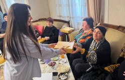 Jurnalistika fakültəsinin tələbələri Ahıllar Mərkəzini ziyarət ediblər