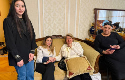 Jurnalistika fakültəsinin tələbələri Ahıllar Mərkəzini ziyarət ediblər