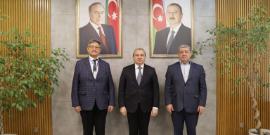 BDU-da Beynəlxalq Qazax Dili Akademiyasının və Beynəlxalq Türkologiya Mərkəzinin prezidenti ilə görüş