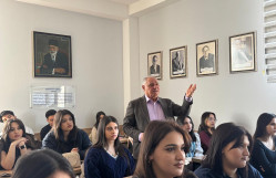 “Dünya ictimai yayım sisteminin inkişaf tendensiyaları” mövzusunda ustad dərsi keçirilib