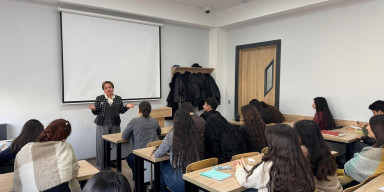 Professor Qərənfil Dünyaminqızının açıq dərsi keçirilib