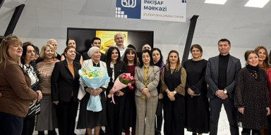 Orta Şərq dilləri və ədəbiyyatı kafedrasının dosenti Əsmətxanım Məmmədovanın 85 illik yubileyinə həsr olunmuş “Şərq qadınının uğur yolu” adlı tədbir keçirilib