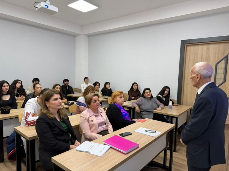 “Altmışıncılar publisistikasının xüsusiyyətləri” mövzusunda ustad dərsi