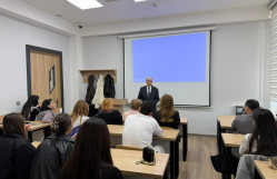 “Altmışıncılar publisistikasının xüsusiyyətləri” mövzusunda ustad dərsi