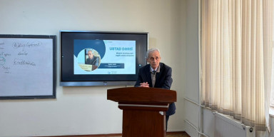 BDU-da müasir Azərbaycan-ingilis ədəbi əlaqələri müzakirə olunub