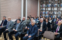 Akademik Vaqif Fərzəliyev BDU-da ustad dərsi deyib