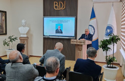 Akademik Vaqif Fərzəliyev BDU-da ustad dərsi deyib