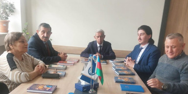 SOSİOLOGİYA KAFEDRASININ MÜƏLLİMİNİN DÖRD DİLDƏ KİTABI DƏRC OLUNUB