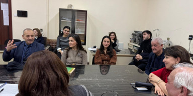 Elm Gününə həsr olunmuş dəyirmi masa keçirilib