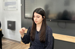 BDU-da “Jest dili dərsləri” proqramının yekun imtahanı keçirilib